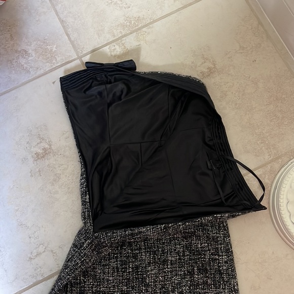 Express woven tweed strapless bow dress with front slit - Picture 6 of 8